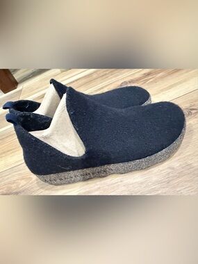 Asportuguesas 40 US 9.5 Women’s Black Wool Felt Moccasin Shoes EUC